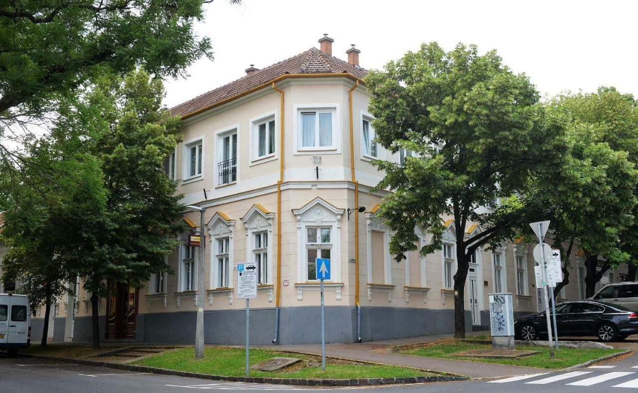 Villa Bohemia Eger Luaran gambar